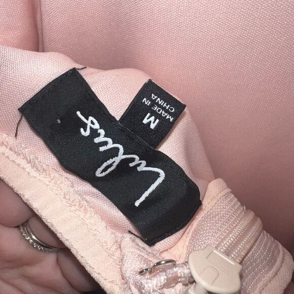 Lulu's Air of Romance Peach - Picture 7 of 7